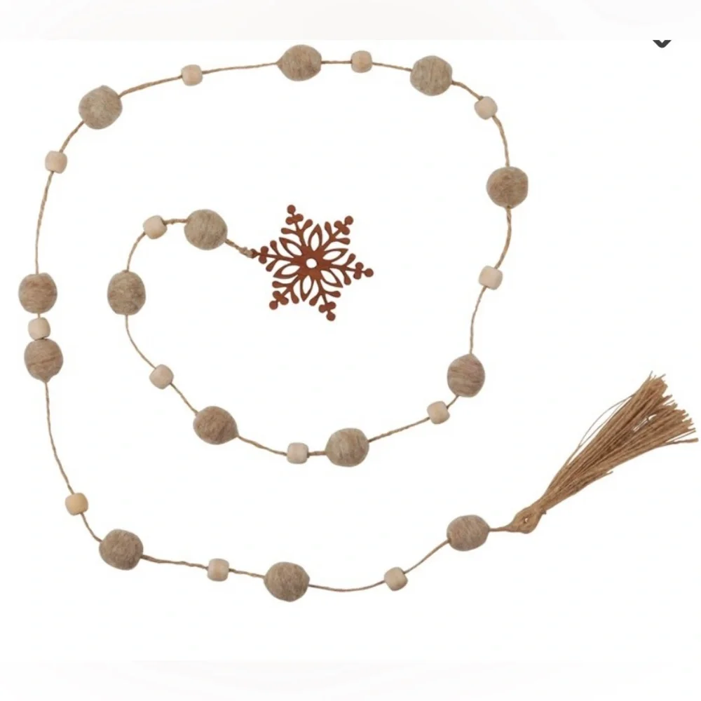 *Snowflake and Tassel Garland
